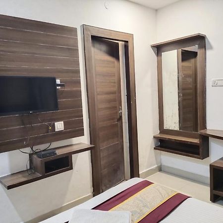Khaleej Residency Near U S Embassy Hotel Chennai Exterior foto
